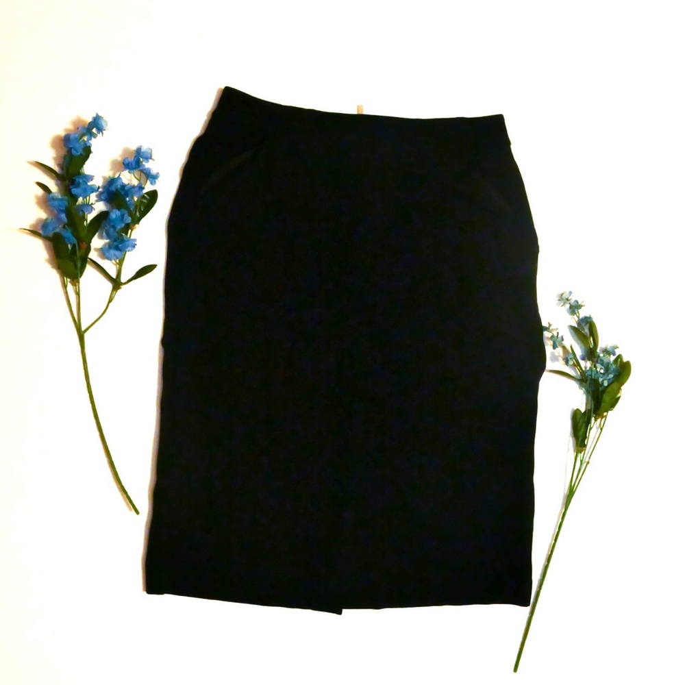 Thick pencil skirt with pockets